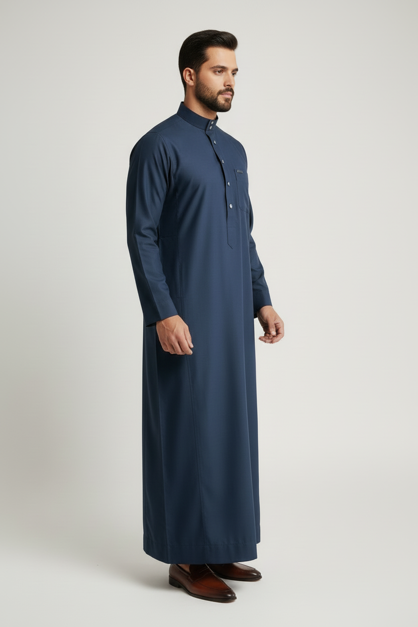 ثوب فاخر باللون الكحلي الداكن