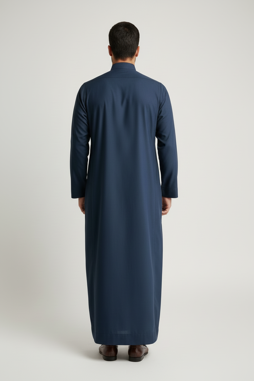 ثوب فاخر باللون الكحلي الداكن